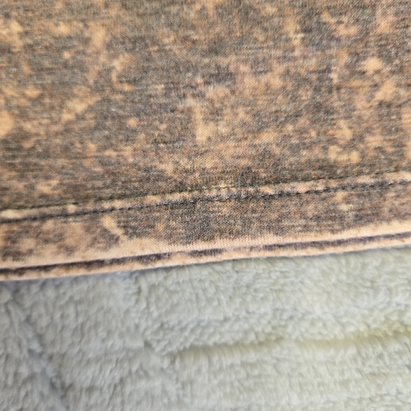 Mudd Women's Tan Short Sleeve Tee with Cleavage Cutout Size XS - Picture 5 of 6